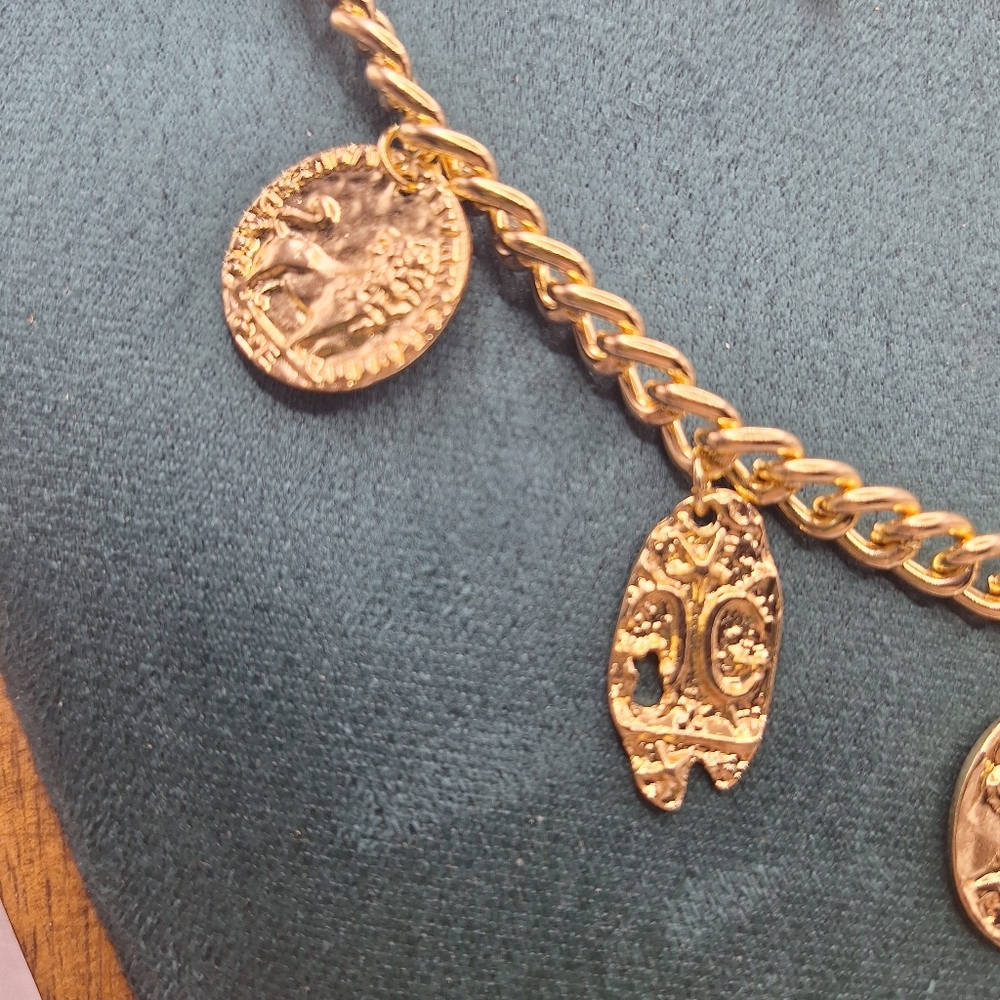 Gold Coin Charm Necklace Chunky Chain Vintage Style NWT - Picture 5 of 6